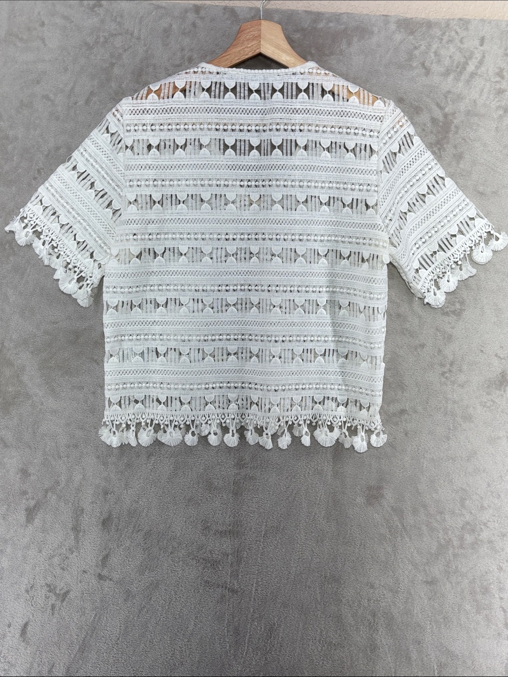 Lucy Paris White Crochet V-Neck Lace Top Size M - Picture 6 of 7